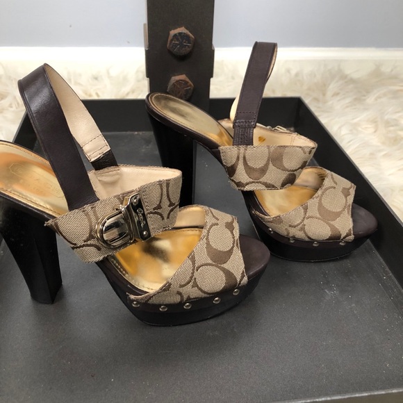 Coach Darcey Heels with Vintage Wristlet - Picture 3 of 17